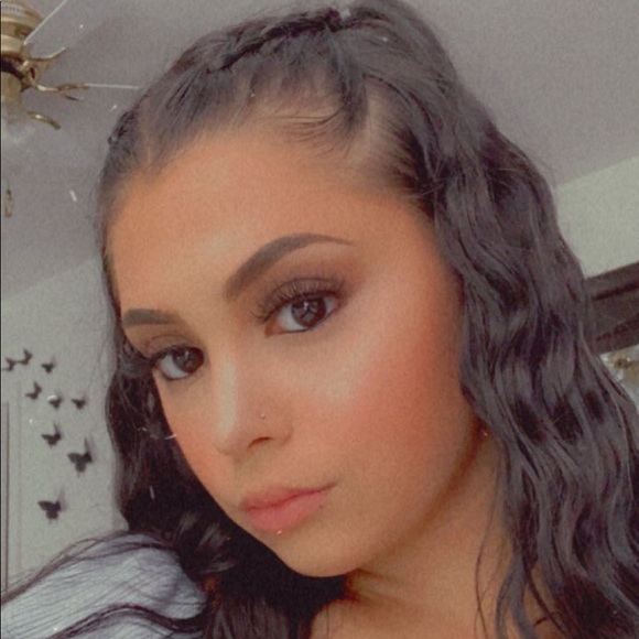 Meet your Posher, Olivia - Picture 1 of 1